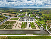 Blick auf das Schloss Château de Chambord und Gartenanlagen, Loire-Schlösser, Loiretal, UNESCO Welterbe Loiretal, Frankreich