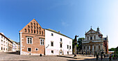 Straße Kanonicza und plac św. Marii Magdaleny mit Denkmal Piotra Skargi (Pomnik Piotra Skargi) und Blick auf St.-Peter-und-Paul-Kirche (kościół św. Piotra i Pawła) in der Altstadt von Kraków in Polen