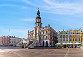 Rathaus (Ratusz) und Armenische Häuser (Kamienice Ormiańskie) am Rynek Wielki in Zamość in der Wojewodschaft Lubelskie in Polen