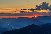 Sonnenaufgang über dem Kaisergebirge über dem Inntal, von der Gratlspitze, Wildschönau, Kitzbüheler Alpen, Tirol, Österreich 