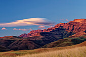 Wolkenformation über den Drakensbergen, Injasuthi, Drakensberge, Kwa Zulu Natal, UNESCO Welterbe Maloti-Drakensberg, Südafrika