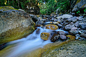 Stream flows through Rainbow Gorge, Didima, Cathedral Peak, Drakensberg, Kwa Zulu Natal, UNESCO World Heritage Site Maloti-Drakensberg, South Africa