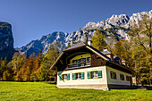 Tourist boat trip/shipping on the Königssee, meadow with house on Königssee with St. Bartholomä church and meadow in front of Watzmann east wall, Königssee, Berchtesgaden National Park, Berchtesgaden Alps, Upper Bavaria, Bavaria, Germany