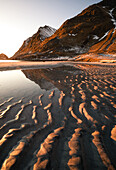 Haukland Beach bei Sonnenuntergang, Lofoten, Norwegen