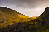 Sonnenuntergang in den Highlands, Schottland, Vereinigtes Königreich