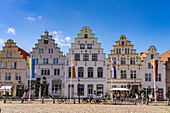 Giebelhäuser am Marktplatz in Friedrichstadt, Kreis Nordfriesland, Schleswig-Holstein, Deutschland, Europa
