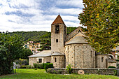 Die romanische Kirche San Paragorio Noli, Riviera di Ponente, Ligurien, Italien, Europa\n