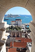 Blick auf Split von der Spitze des Glockenturms des Diokletian-Palastes, Split, Dalmatien, Kroatien