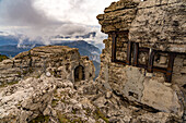 Der Posten Vezzena auf dem Gipfel des Berg  Pizzo di Levico im Valsugana, Trentino, Italien, Europa \n