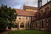 UNESCO Welterbe Kloster Maulbronn, Innenhof beim Kreuzgang, Zisterzienserabtei, Enzkreis, Baden-Württemberg, Deutschland, Europa