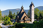 norwegische Stabholzkirche Wang (Wang-Kirche, Kościół Wang, Kosciolek Wang) in Karpacz (Krummhübel) im Riesengebirge (Nationalpark Riesengebirge; Karkonoski Park Narodowy) in der Woiwodschaft Dolnośląskie in Polen