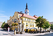 Rynek with Ratahaus (Ratusz), fountain and tower of the Church of St. Stanislaus and St. Wenceslas (Stanislaus and Wenceslas Cathedral, Katderal św. Stanisława i św. Wacława) in Świdnica (Schweidnitz, Swidnica) in the Dolnośląskie Voivodeship of Poland