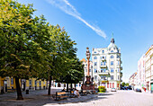 Rynek mit Dreifaltigkeitssäule (Kolumna Świętej Trójcy) und Bürgerhaus Unter dem Merkur (Kamienica Pod Merkurym, Stadthaus mit Hermes auf der Kuppel, Kamienica z Hermesem na kopule) in Świdnica (Schweidnitz, Swidnica) in der Woiwodschaft Dolnośląskie in Polen