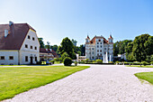 Schloss Wojanów (Palac Wojanów) im Hirschberger Tal (Kotlina Jeleniogórska; Kotlina Jeleniogorska) im Riesengebirge (Karkonosze) in der Woiwodschaft Dolnośląskie in Polen