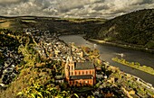 Blick auf die Altstadt von Oberwesel, im Vordergrund die Liebfrauenkirche, Oberes Mittelrheintal, Rheinland-Pfalz, Deutschland