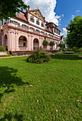 Schlossgarten am Kellereischloss oder auch Rotes Schloss genannt in der Weinstadt Hammelburg, Landkreis Bad Kissingen, Unterfranken, Franken, Bayern, Deutschland
