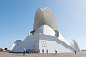 Santa Cruz de Tenerife; die von Santiago Calatrava entworfene Kongress- und Konzerthalle, Auditorio Adán Martín Menis, Teneriffa, Kanarische Inseln, Spanien