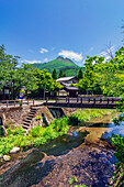 Ortsansicht und Landschaft beim Ort Yufuin im Norden der Insel Kyūshū, Präfektur Oita, Japan