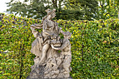 Skulptur im Rokoko Hofgarten von Schloss Veitshöchheim,  Unterfranken, Franken, Bayern, Deutschland