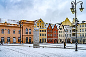  Market square with the lion monument and the Old Town Hall in the state capital Schwerin, Mecklenburg-Western Pomerania, Germany\n\n\n 