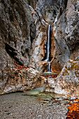 Kleiner Wasserfall bei Kochel am See, Bayern, Deutschland