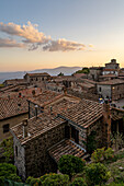 Morgens in Radicofani, Provinz Siena, Toskana, Italien  