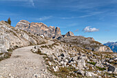 Wanderweg an der Südseite der Drei Zinnen, Südtirol, Italien, Europa