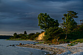 Sonnenuntergang am Strand, Naturschutzgebiet Halbinsel Devin bei Stralsund, Ostseeküste, Mecklenburg-Vorpommern, Deutschland