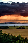 Blick vom Johann-Jacob-Grümbke-Aussichtsturm bei Sonnenuntergang, Landschaft auf der Halbinsel Lebbin, Rügen, Ostseeküste, Mecklenburg-Vorpommern, Deutschland