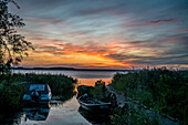 Fischer-Strand Achterwasser (Ortsteil Warthe-Ausbau) bei Sonnenuntergang, Warthe, Lieper Winkel, Usedom, Ostseeküste, Mecklenburg-Vorpommern, Deutschland