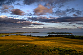 Blick vom Bakenberg im Mönchgut bei Sonnenuntergang, Rügen, Ostseeküste, Mecklenburg-Vorpommern, Deutschland
