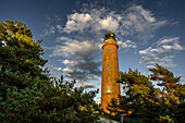 Sonnenuntergang am Leuchtturm Darßer Ort, Halbinsel Darß, Ostseeküste, Mecklenburg-Vorpommern, Deutschland