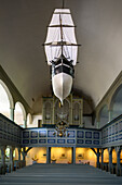 Votivschiffe in der Seemannskirche von Prerow, Graal Müritz, Ostseeküste, Mecklenburg-Vorpommern, Deutschland