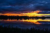 Landschaft an der Peene bei Sonnenuntergang, Menzlin bei Anklam, Ostseeküste, Mecklenburg-Vorpommern, Deutschland