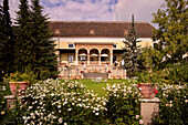 UNESCO Welterbe "Die bedeutenden Kurstädte Europas", Hotel Schloss Weikersdorf am Doblhoffpark (Rosarium), Baden bei Wien, Niederösterreich, Österreich, Europa