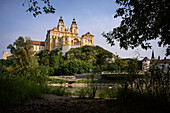  View over the Danube to Melk Abbey, UNESCO World Heritage “Wachau Cultural Landscape”, Melk, Lower Austria, Austria, Europe 