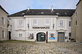 Das Museum "Forum Frohner" am Minoritenplatz, UNESCO Welterbe "Kulturlandschaft Wachau", Teilort Stein bei Krems an der Donau, Niederösterreich, Österreich, Europa