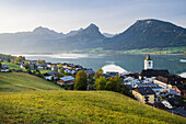  View of St. Wolfgang, Wolfgangsee, Salzkammergut, Upper Austria, Austria 