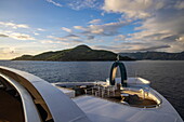  Crow&#39;s Nest on the bow of the expedition cruise ship SH Diana (Swan Hellenic) with coastline at sunrise, near Victoria, Mahé Island, Seychelles, Indian Ocean 