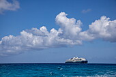 Expeditionskreuzfahrtschiff SH Diana (Swan Hellenic), Aldabra-Atoll, Äußere Seychellen, Seychellen, Indischer Ozean