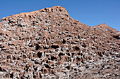 Chile; Nordchile; Region Antofagasta; Atacama Wüste; bei San Pedro de Atacama; Cordillera del Sal; Valle de la Luna; bizarre Felsformation; mit Salzkrusten bedeckt