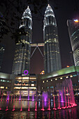 Petronas Towers bei Nacht, Kuala Lumpur, Malaysia