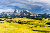 Sommerlicher Herbsttag auf der Seiser Alm, Dolomiten, Südtirol, Italien