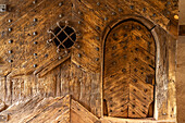 Holztür im Torhaus der Wartburg, UNESCO Welterbe in Eisenach, Thüringen, Deutschland 