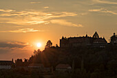 Sonnenuntergang beim Schloss Frankenberg, Weinparadies, Weigenheim, Mittelfranken, Franken, Bayern, Deutschland, Europa