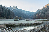  Frosty morning near Rabeneck Castle, Waischenfeld, Franconian Switzerland, Upper Franconia, Franconia, Bavaria, Germany, Europe 