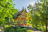 Thailändische Pagode Thai-Sala am Chulalongkornbrunnen im Kurpark, Bad Homburg vor der Höhe, Taunus, Hessen, Deutschland