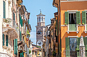 Blick zum Torre dei Lamberti, Verona, Venetien, Italien