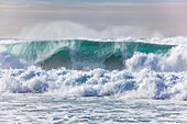 Wellen, Brandung am Atlantik, West-Frankreich, Frankreich