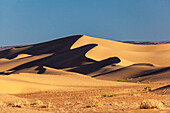 Sanddünen in der Wüste Sahara im Sonnenuntergang, Dünenlandschaft, Marokko, Nordafrika
